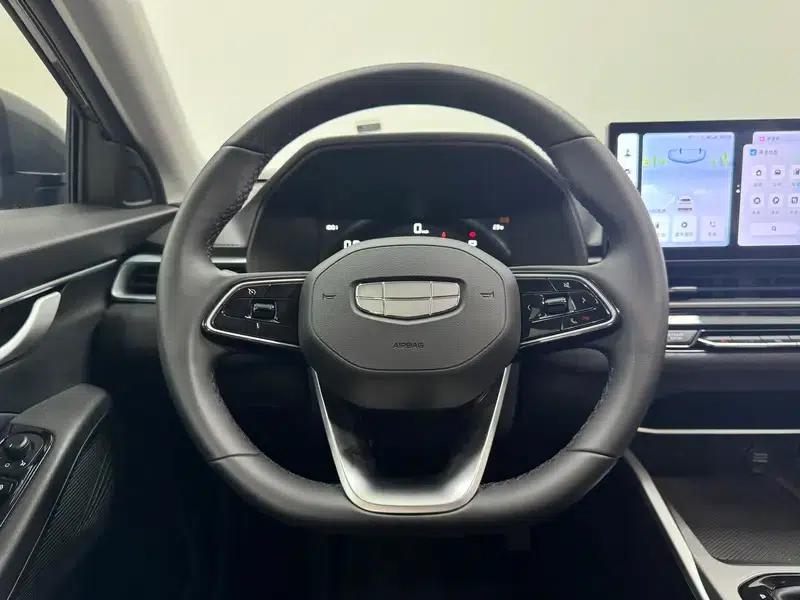 Geely Emgrand 2026 4 Millionth Anniversary Edition 1.5L CVT Superior Model — миниатюра 16