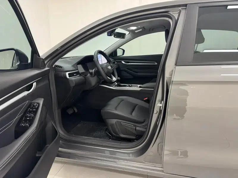 Geely Emgrand 2026 4 Millionth Anniversary Edition 1.5L CVT Superior Model — миниатюра 17