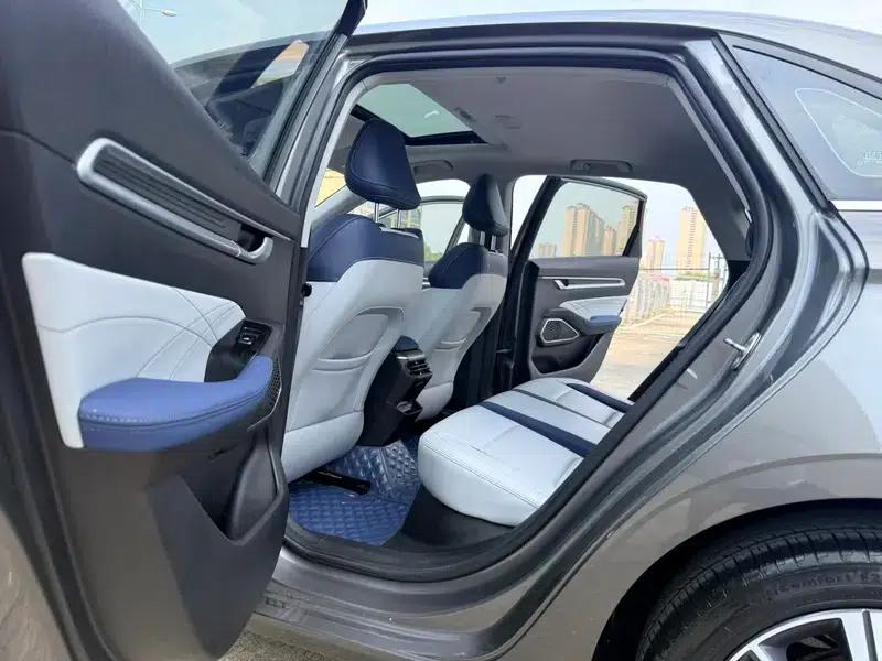 Geely Emgrand 2022 4th Generation 1.5L CVT Flagship Edition — миниатюра 18