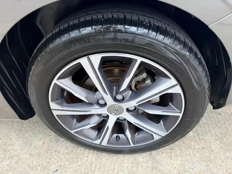 Geely Emgrand 2022 4th Generation 1.5L CVT Flagship Edition — миниатюра 9