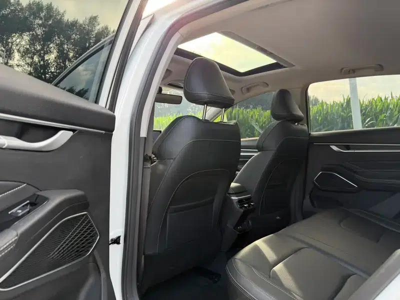 Geely Emgrand 2023 4th Generation Champion Edition 1.5L CVT Luxury — миниатюра 10