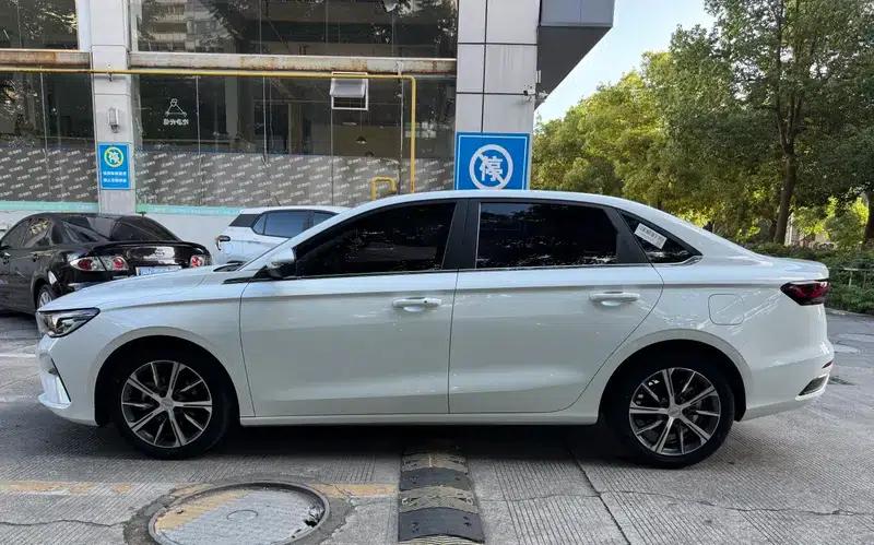 Geely Emgrand 2023 4th Generation Champion Edition 1.5L CVT Luxury — миниатюра 3