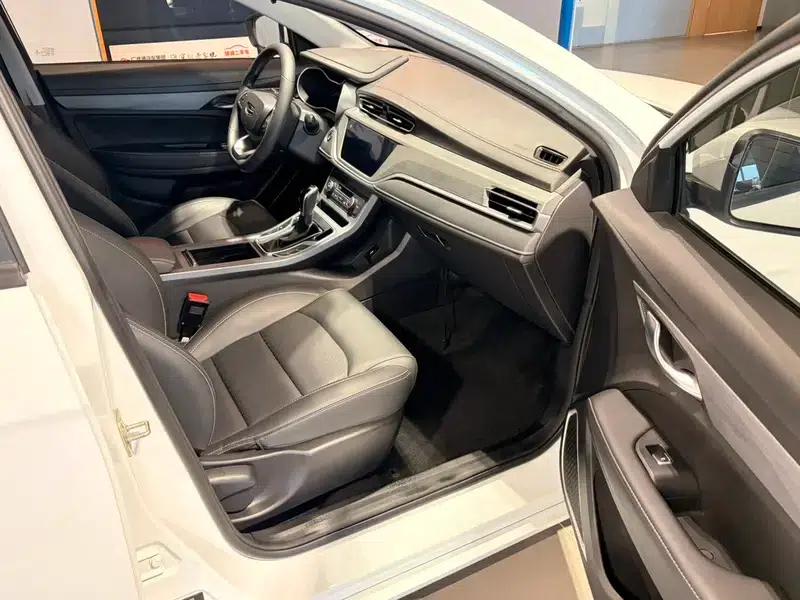 Geely Emgrand 2021 UP 1.5L CVT Luxury Edition — миниатюра 7