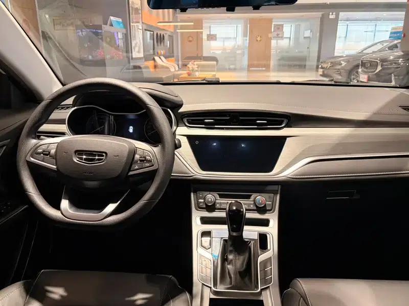 Geely Emgrand 2021 UP 1.5L CVT Luxury Edition — миниатюра 9