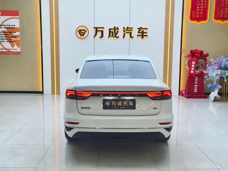 Geely Emgrand 2022 4th Generation 1.5L CVT Flagship Edition — миниатюра 5
