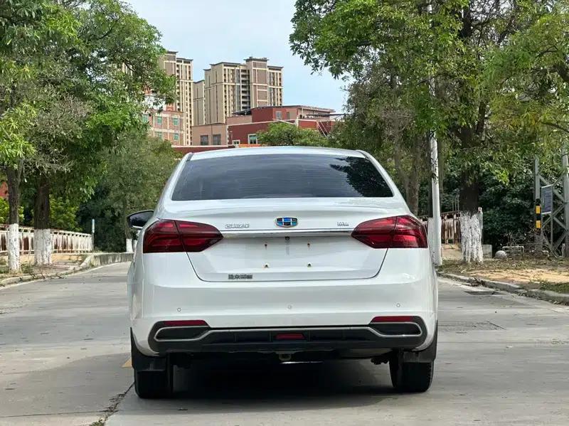 Geely Emgrand 2018 1.5L Manual Upward Connected Edition — миниатюра 5