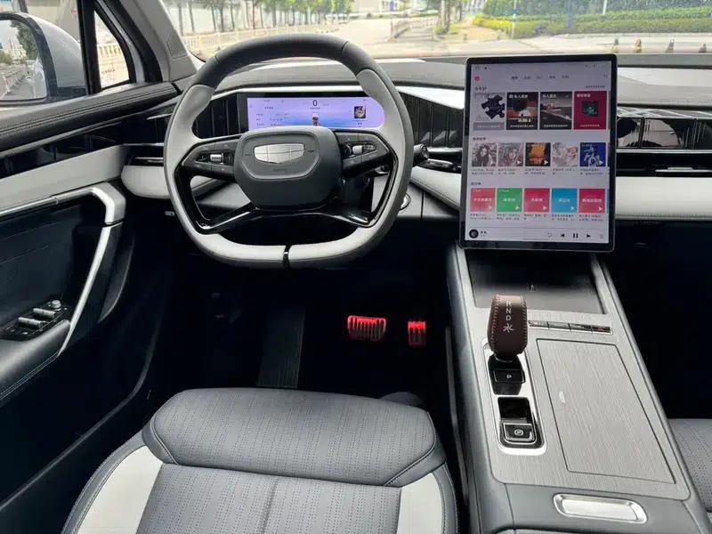 Geely Boyue L 2024 1.5TD DCT Premium Edition — миниатюра 13