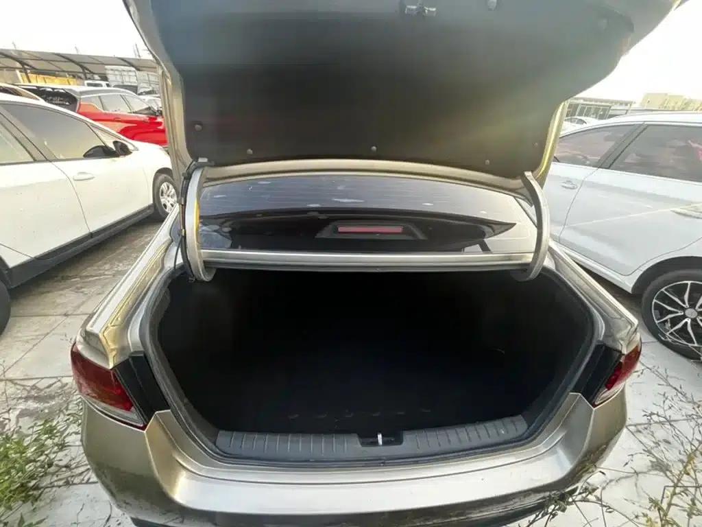 Kia K5 2017 1.8L Automatic DLX — миниатюра 15