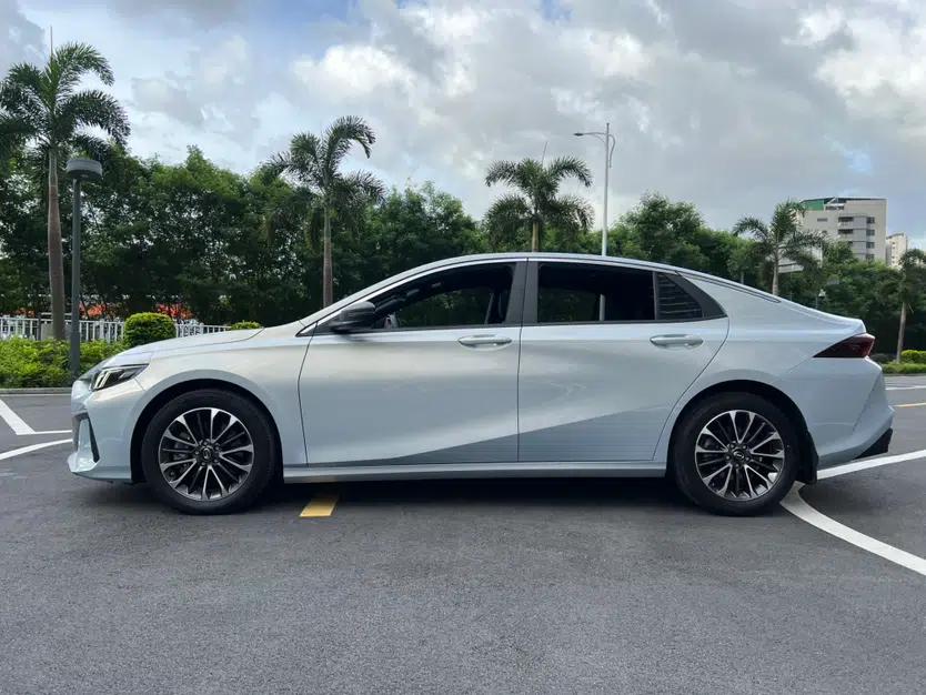 GAC Trumpchi EMPOW 2023 Shadow Leopard H High-Energy Hybrid Edition — миниатюра 21