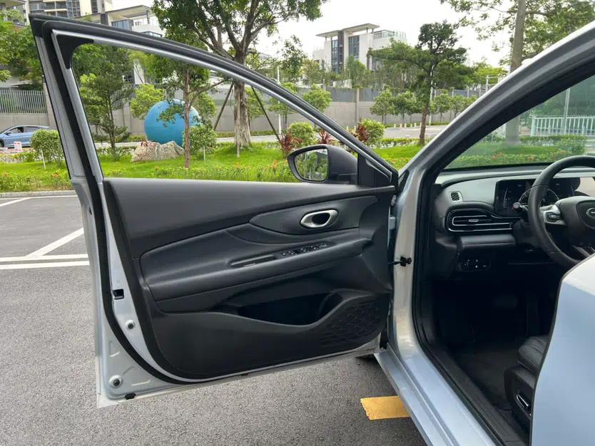 GAC Trumpchi EMPOW 2023 Shadow Leopard H High-Energy Hybrid Edition — миниатюра 35