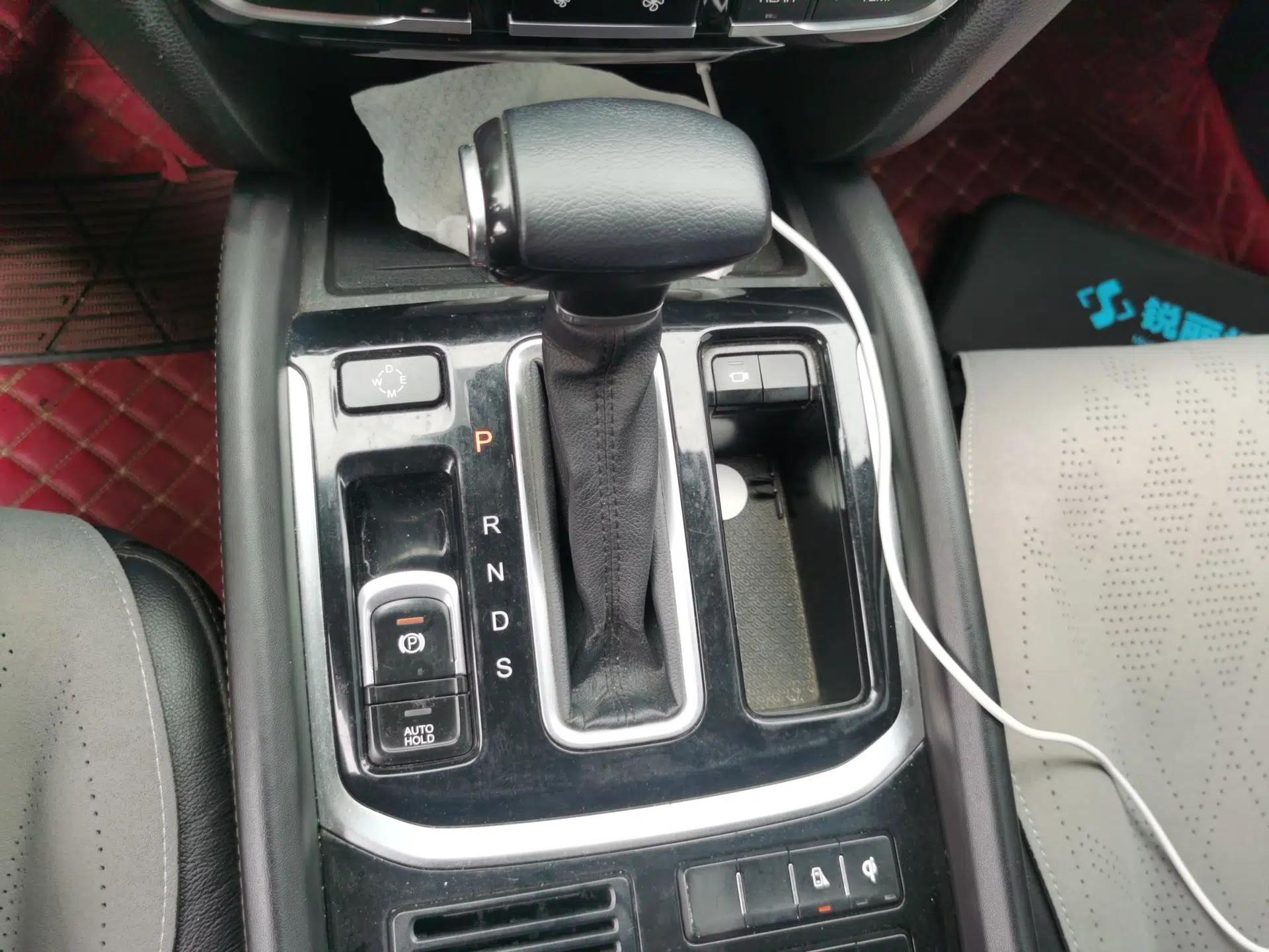 GAC Trumpchi GS8 2017 320T Two-Wheel Drive Luxury Smart Connectivity Version (7 Seats) — миниатюра 14