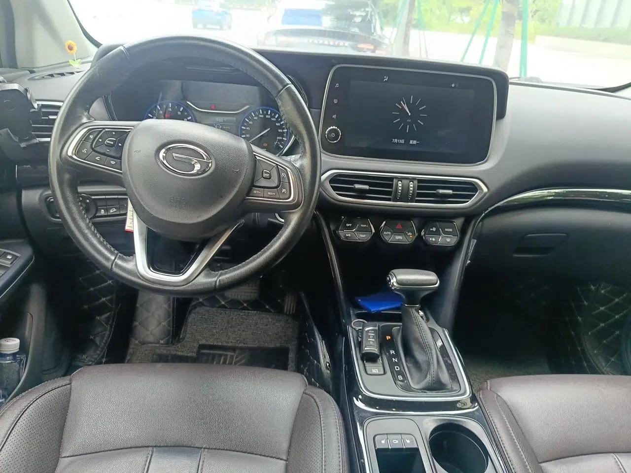 GAC Trumpchi GS4 2018 235T Automatic Two-Wheel Drive Luxury Smart Connectivity Millionth Anniversary Edition — миниатюра 9