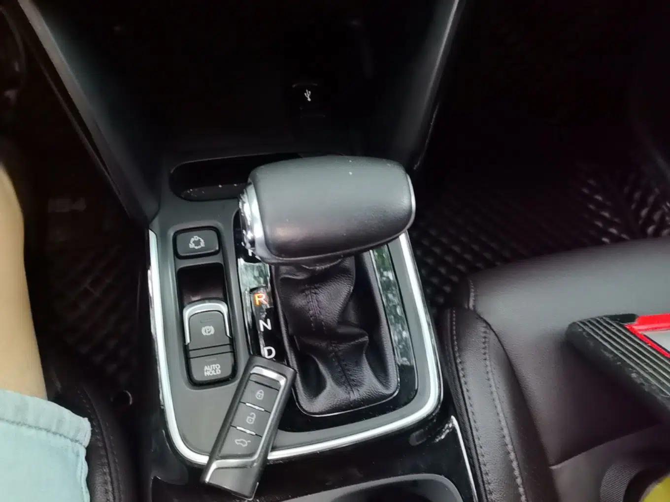 GAC Trumpchi GS4 2019 270T Automatic Two-Wheel Drive Luxury Smart Connectivity Model — миниатюра 25