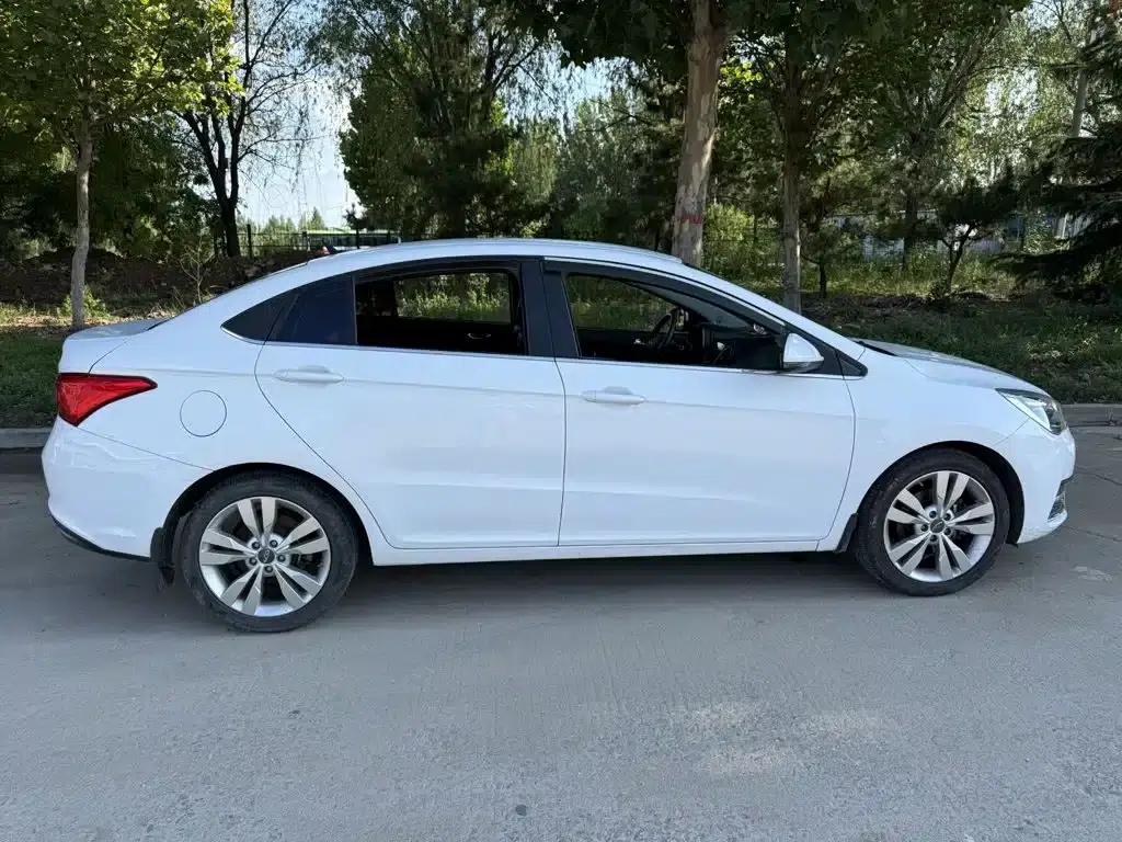 Chery Arrizo 5 2016 1.5L Manual Elite Edition — миниатюра 3