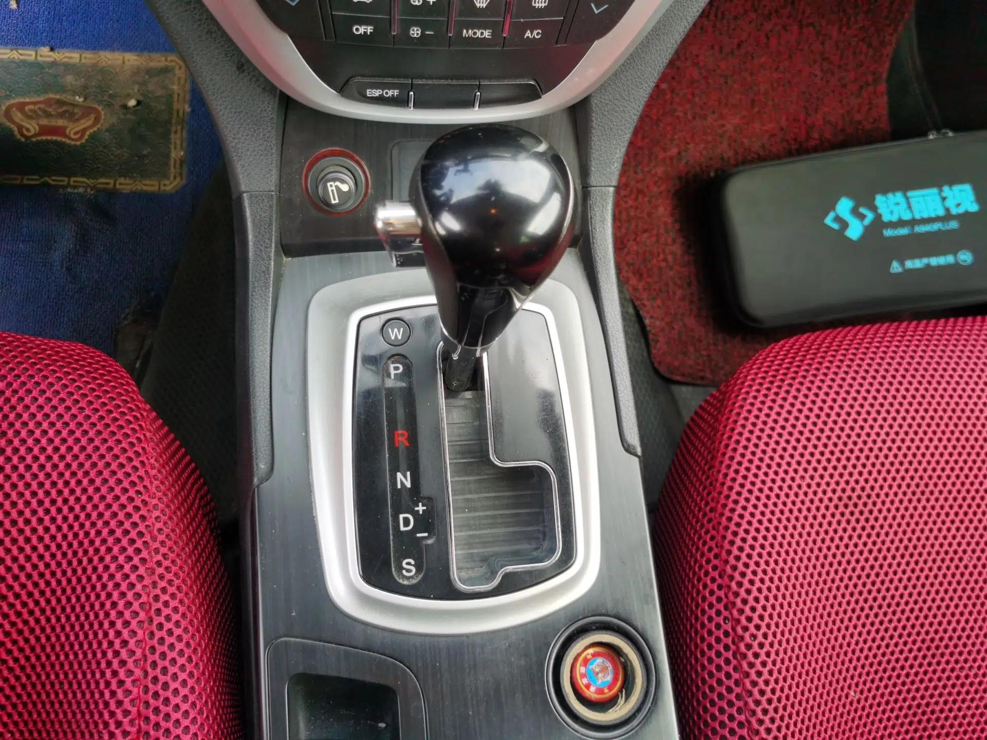 GAC Trumpchi GS5 2012 2.0L Automatic Two-Wheel Drive Luxury Edition — миниатюра 14