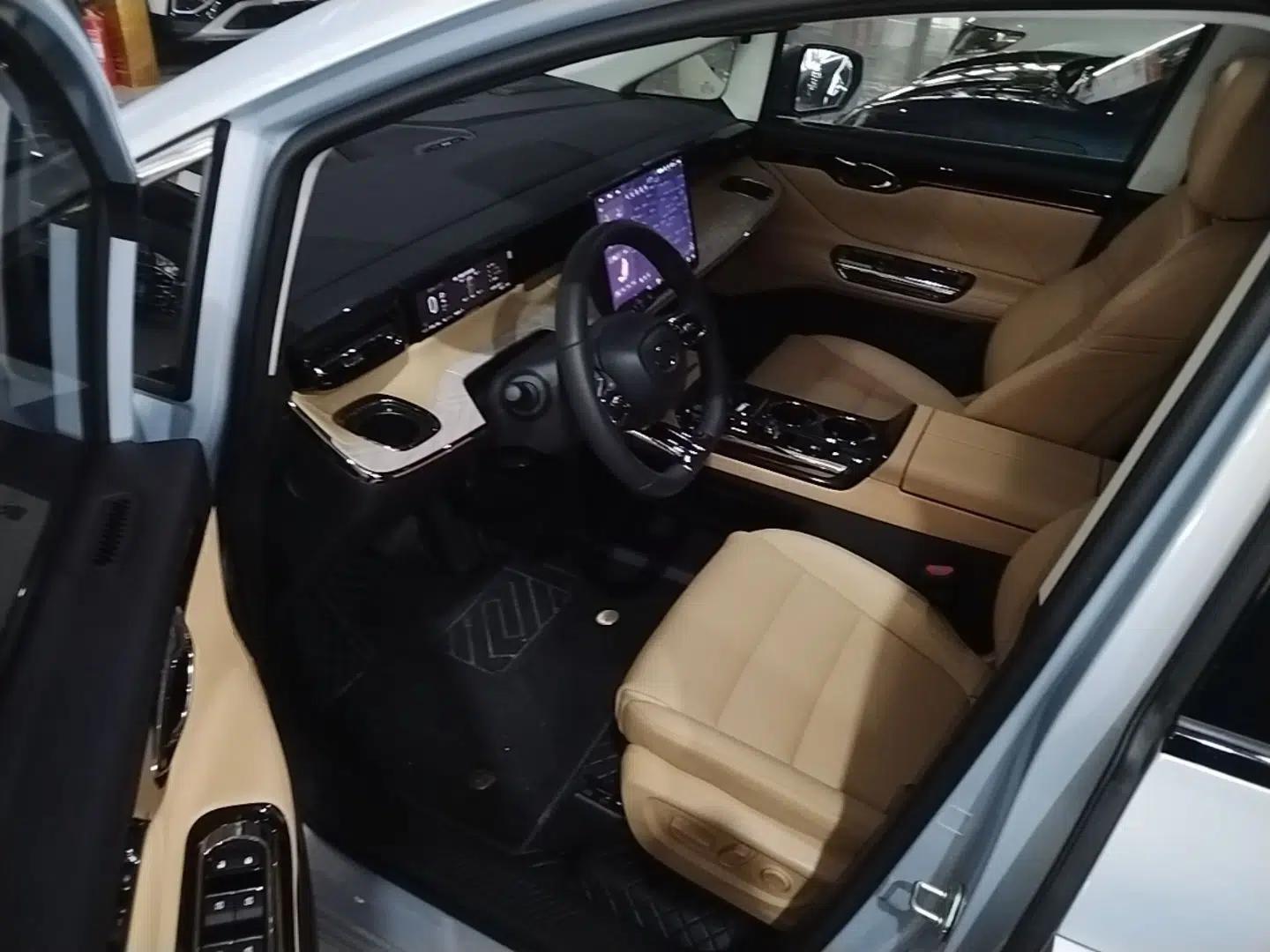 GAC Trumpchi E8 New Energy 2024 150km MAX+ — миниатюра 18