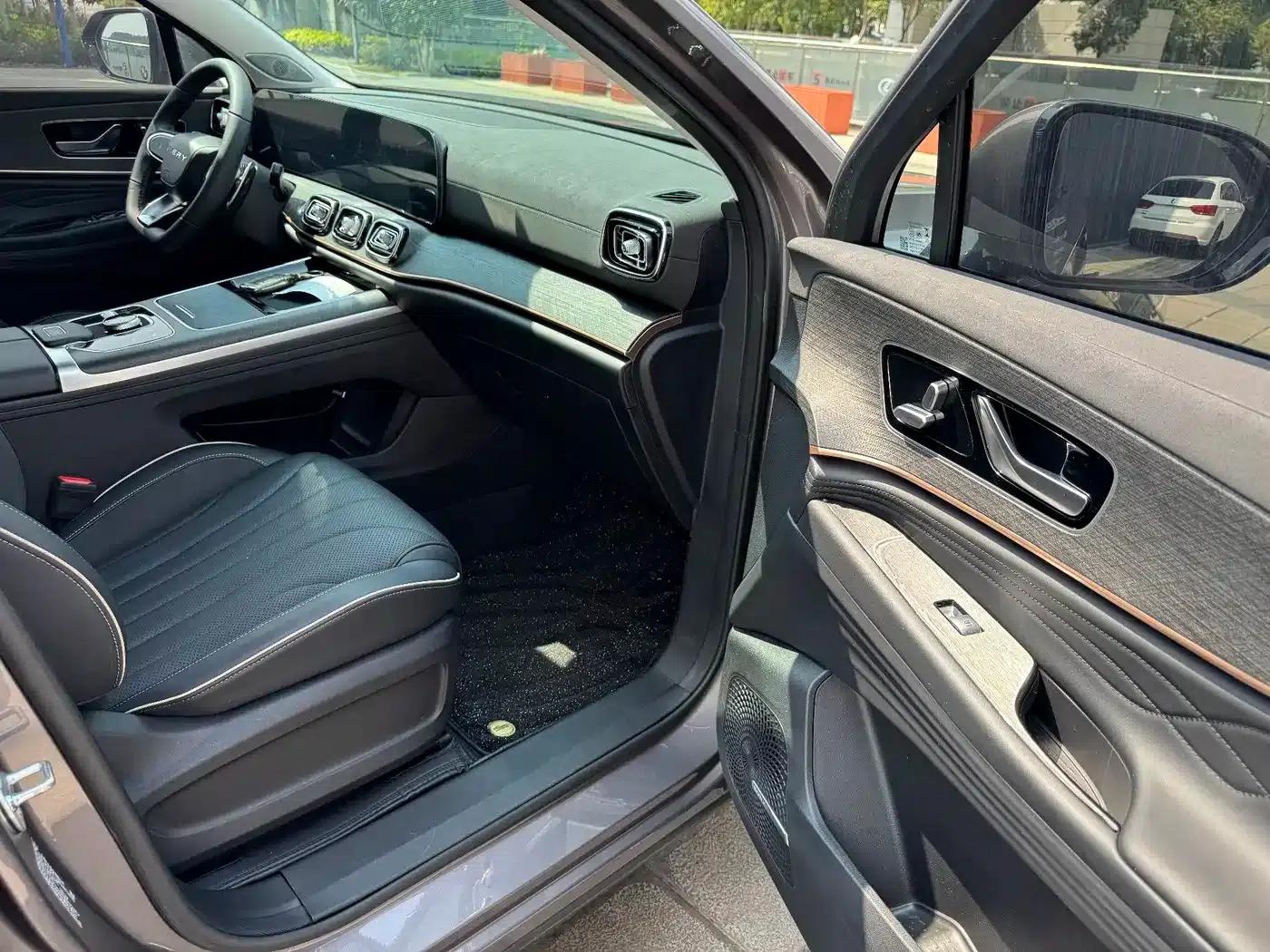 Chery Tiggo 9 2023 2.0T Dual-Clutch Two-Wheel Drive Luxury Edition 5-Seater — миниатюра 29