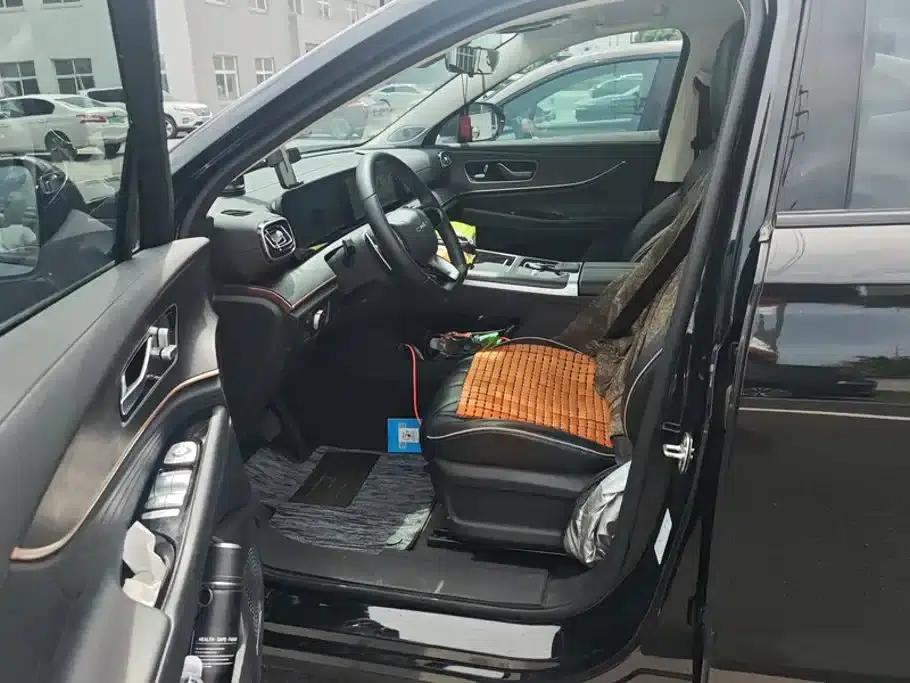 Chery Tiggo 9 2023 2.0T Dual-Clutch Two-Wheel Drive Leading Edition 5-Seater — миниатюра 9