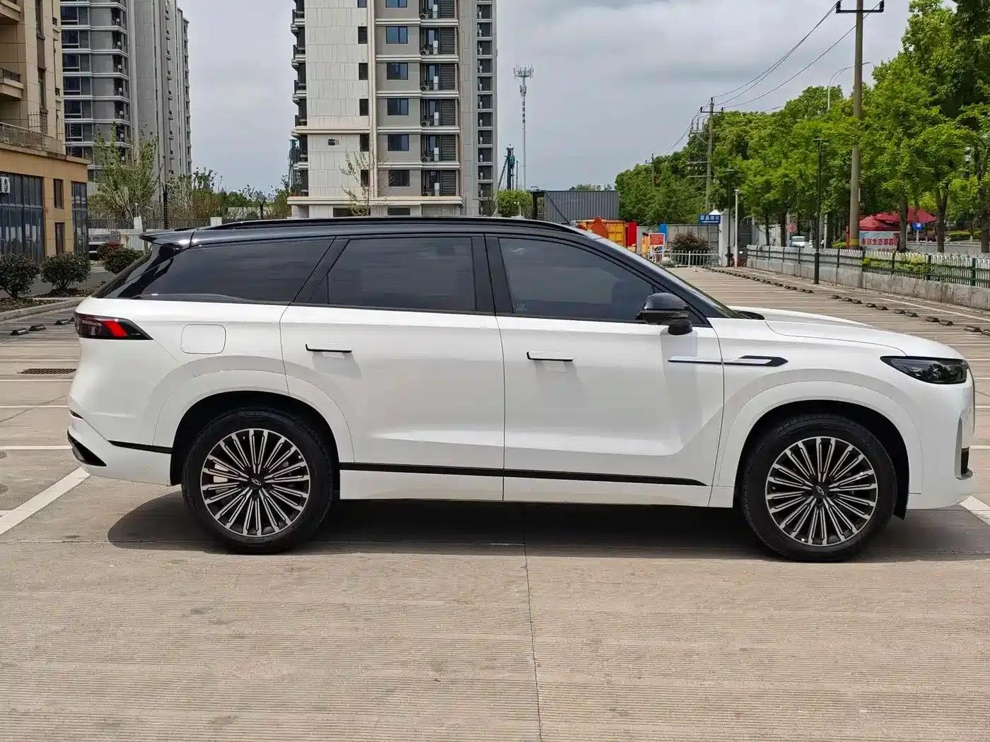 Chery Tiggo 9 2025 2.0T Dual-Clutch Two-Wheel Drive Luxury Edition 5-Seater — миниатюра 3