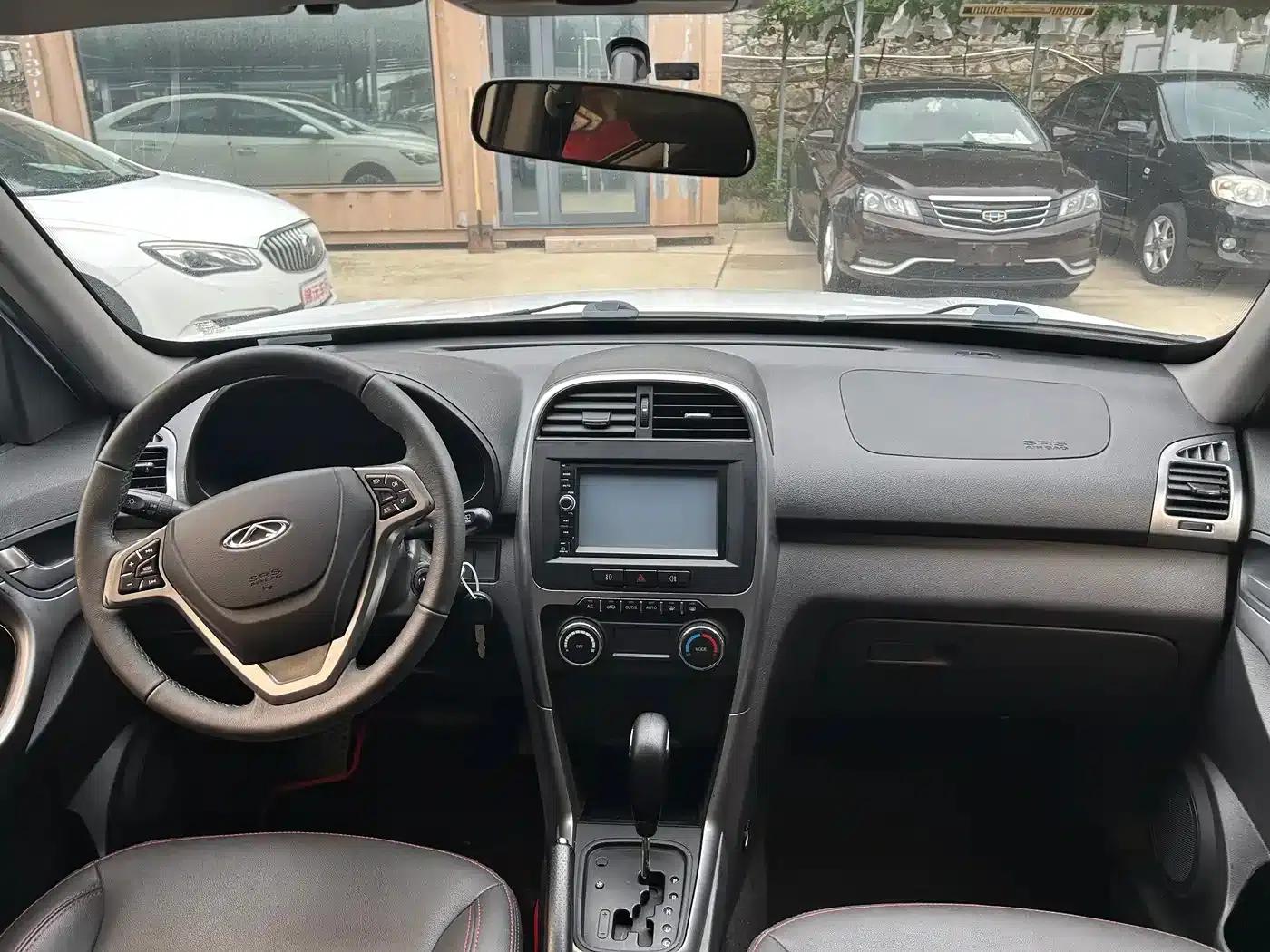 Chery Tiggo 3 2015 1.6L CVT Smart Commemorative Edition — миниатюра 4