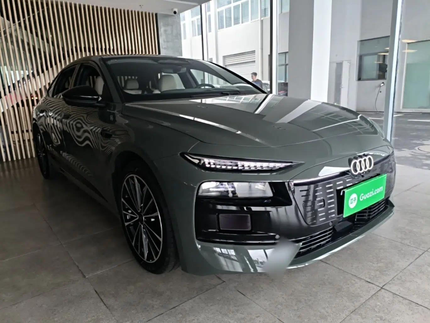Audi A6L e-tron 2026 Model First Launch Qiankun Smart Driving Edition — миниатюра 3