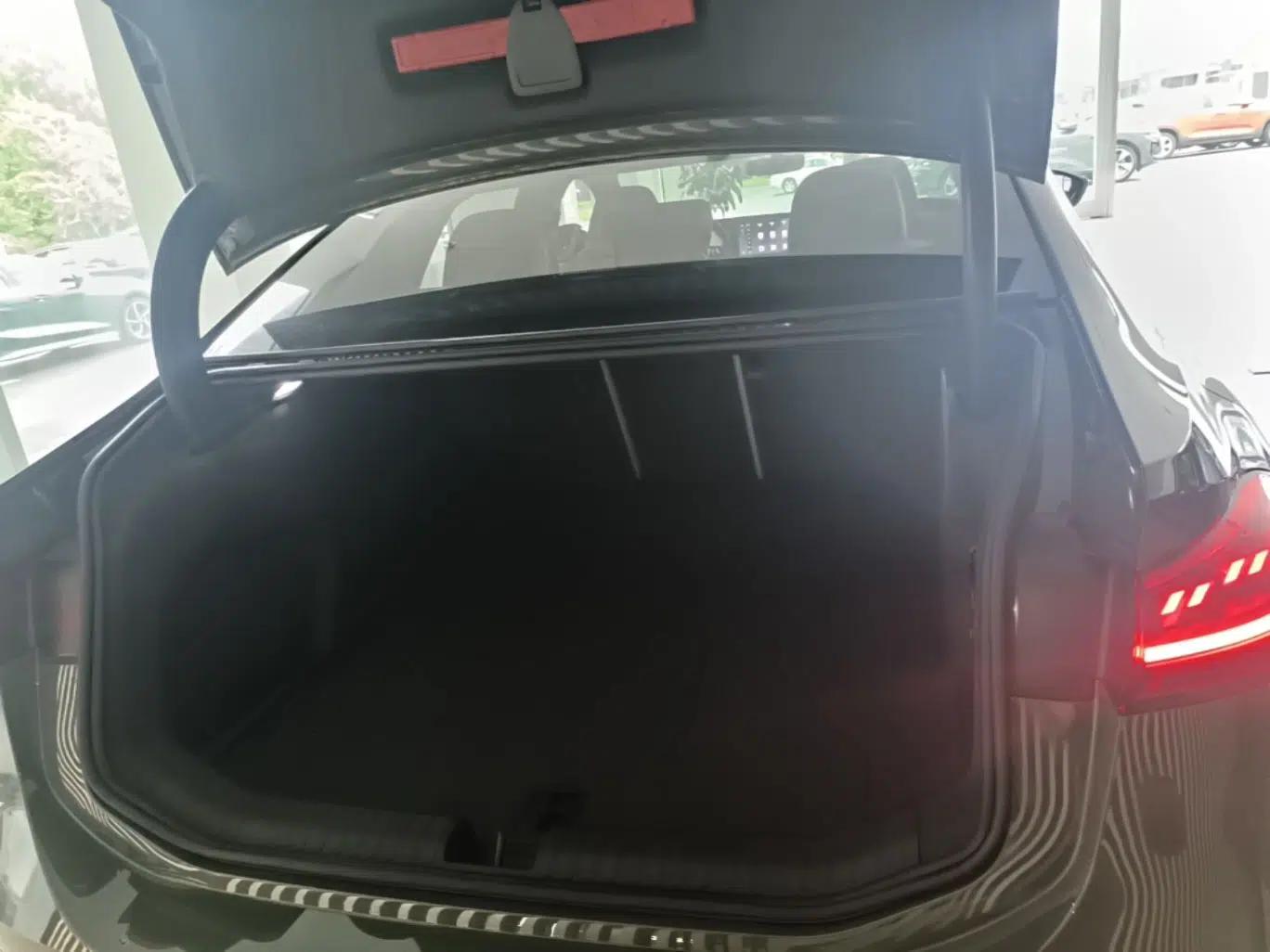 Audi A6L e-tron 2026 Model First Launch Qiankun Smart Driving Edition — миниатюра 22