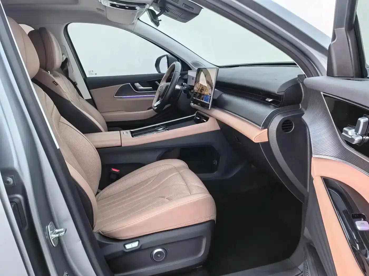 Chery Tiggo 8L 2024 2.0T 2WD Premium Edition 5-seater — миниатюра 16