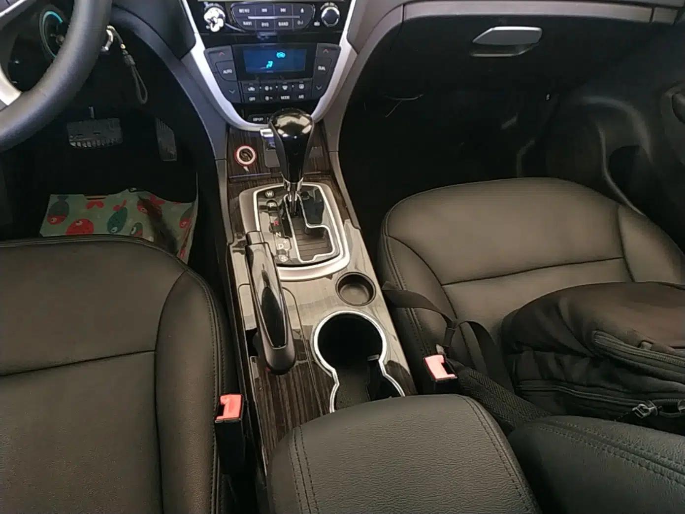 GAC Trumpchi GS5 Super 2015 2.0L Automatic Two-Wheel Drive Comfort Edition — миниатюра 16
