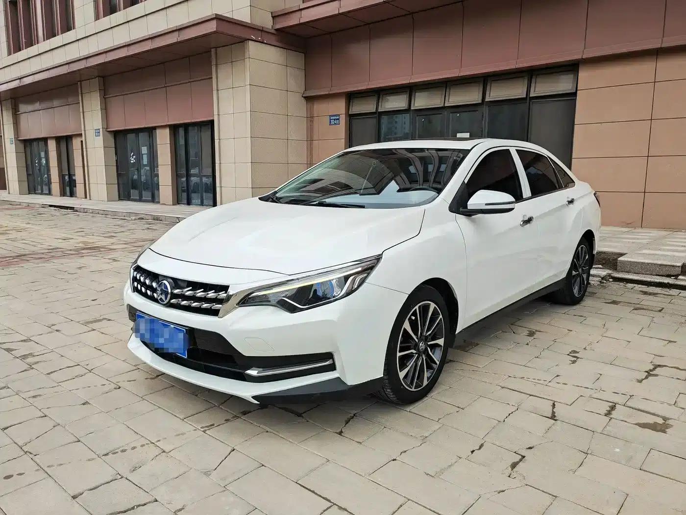 Venucia D60 2018 1.6L CVT Smart Luxury Edition — миниатюра 1