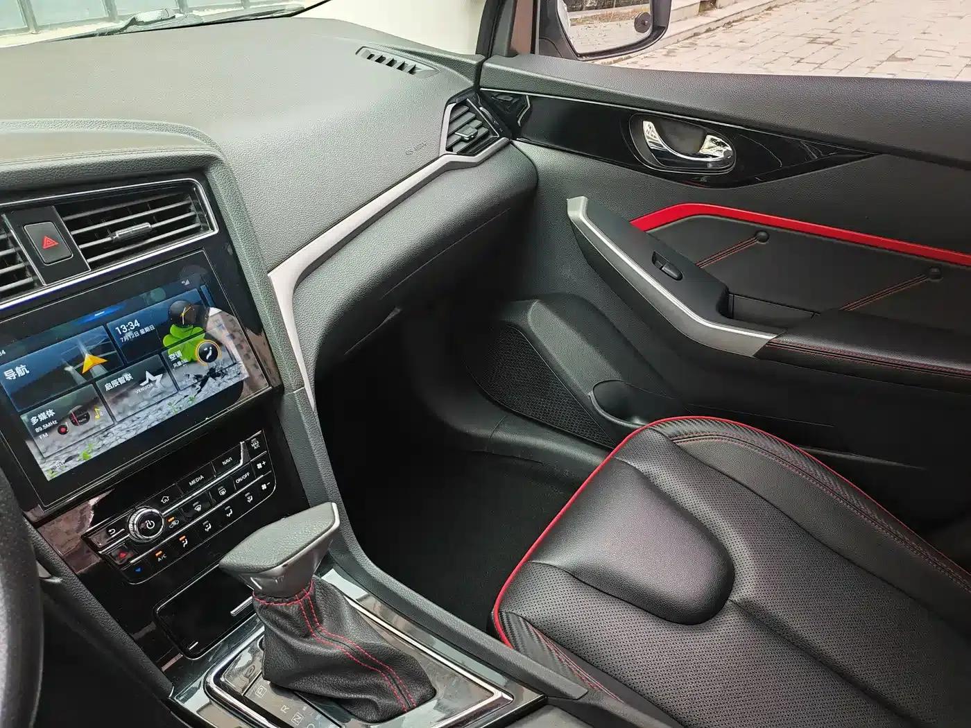 Venucia D60 2018 1.6L CVT Smart Luxury Edition — миниатюра 12