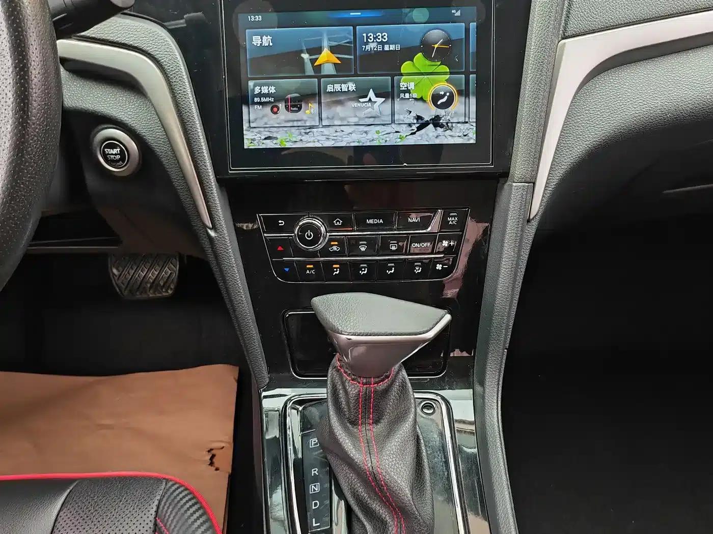 Venucia D60 2018 1.6L CVT Smart Luxury Edition — миниатюра 8