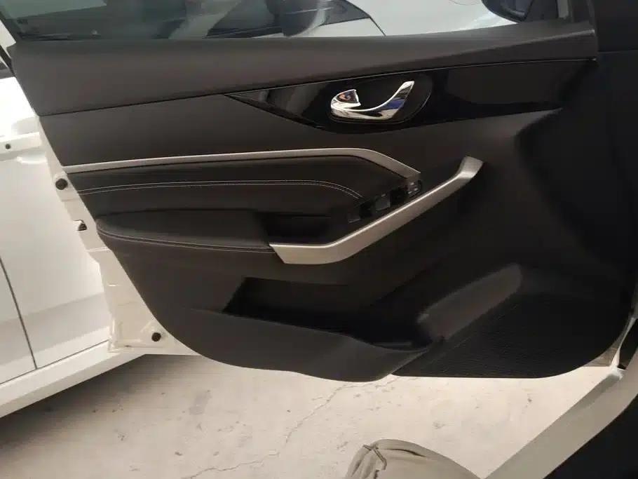 Venucia D60 2023 PLUS 1.6L XL CVT Elite Edition — миниатюра 7
