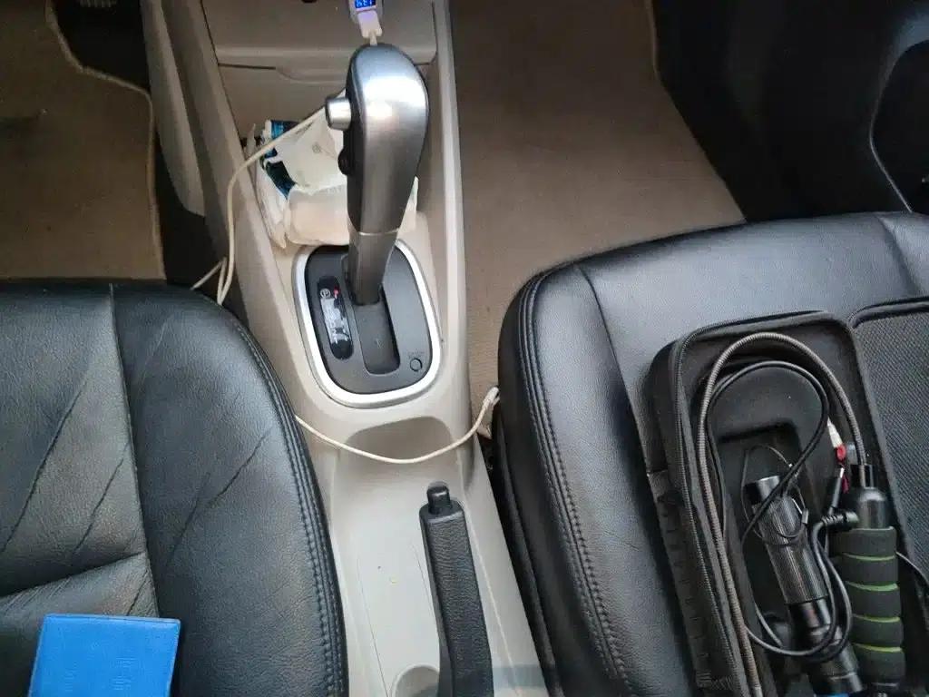 Venucia R50 2015 1.6L Automatic Fashion Edition — миниатюра 10