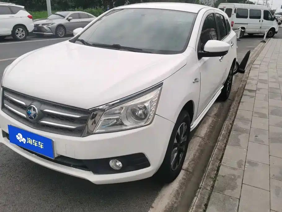 Venucia T70 2015 1.6L Manual Ruixing Edition — миниатюра 1