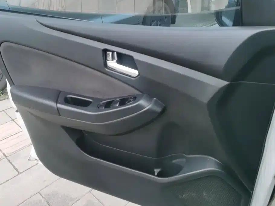 Venucia T70 2015 1.6L Manual Ruixing Edition — миниатюра 7