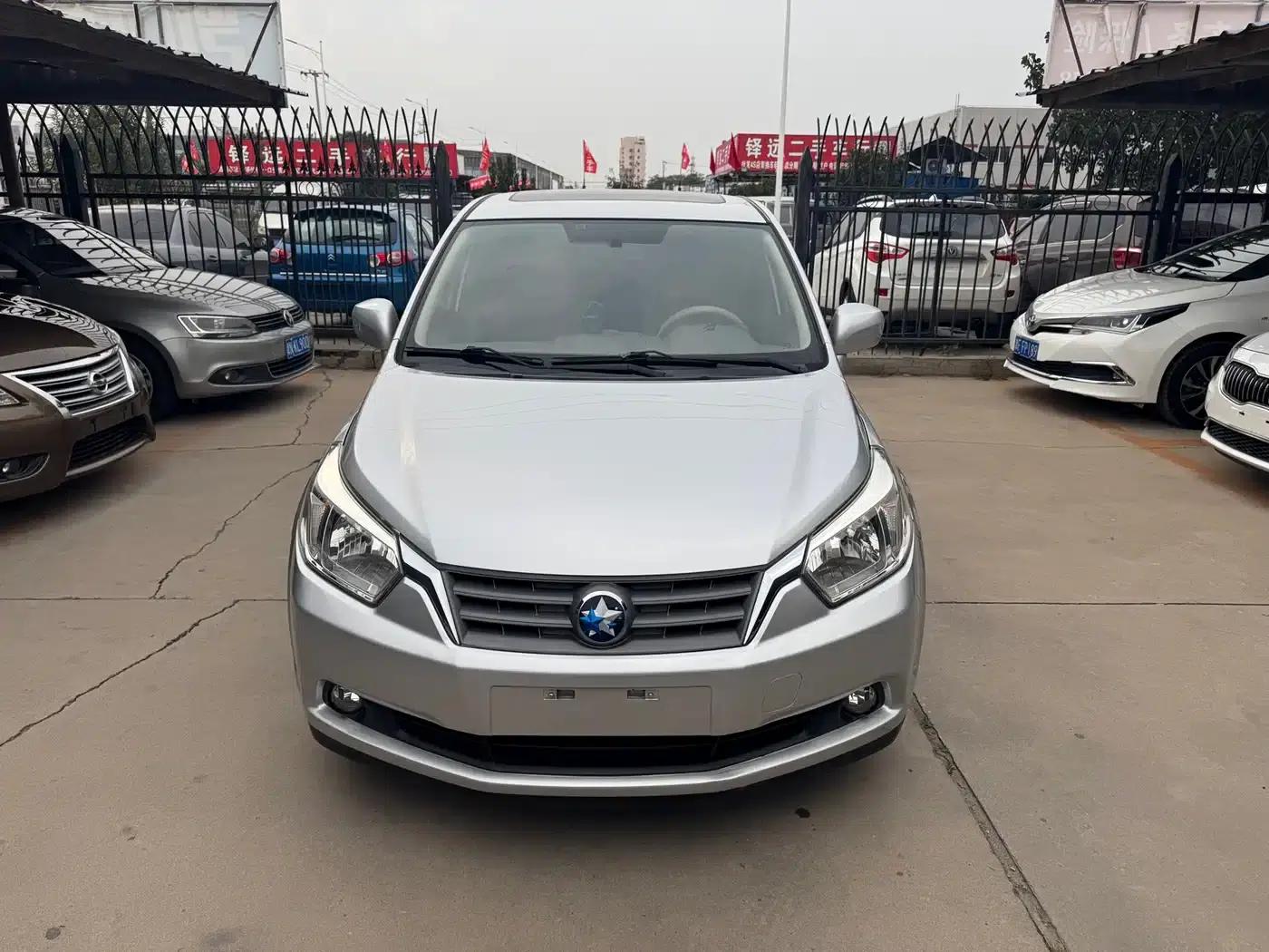 Venucia D50 2013 1.6L Automatic Deluxe Edition — миниатюра 2