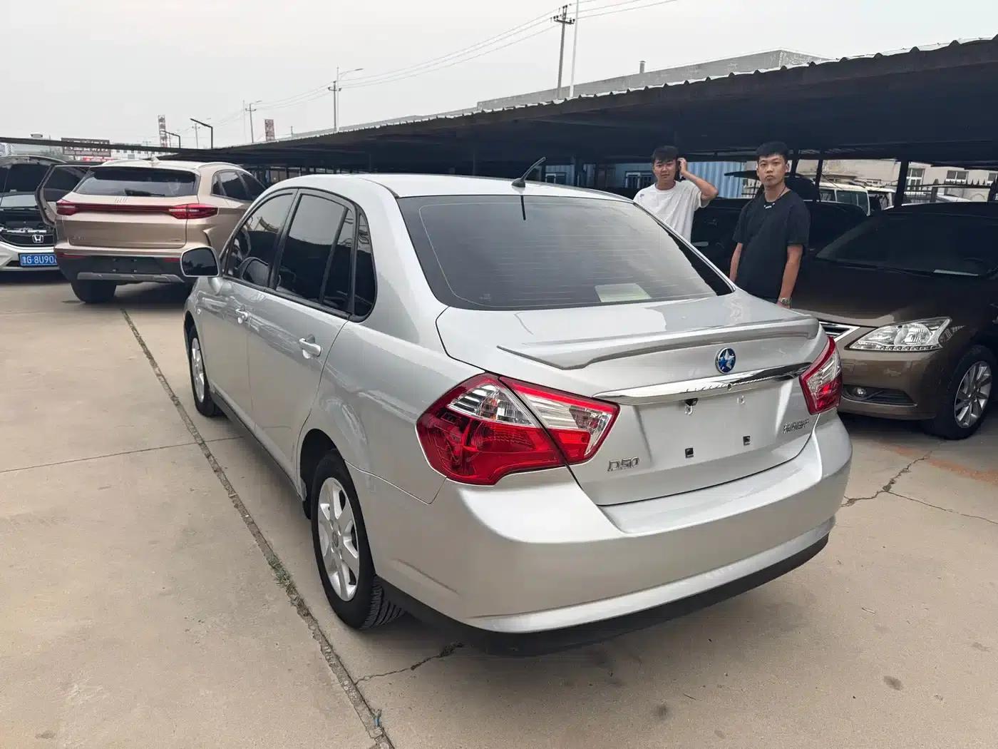 Venucia D50 2013 1.6L Automatic Deluxe Edition — миниатюра 14