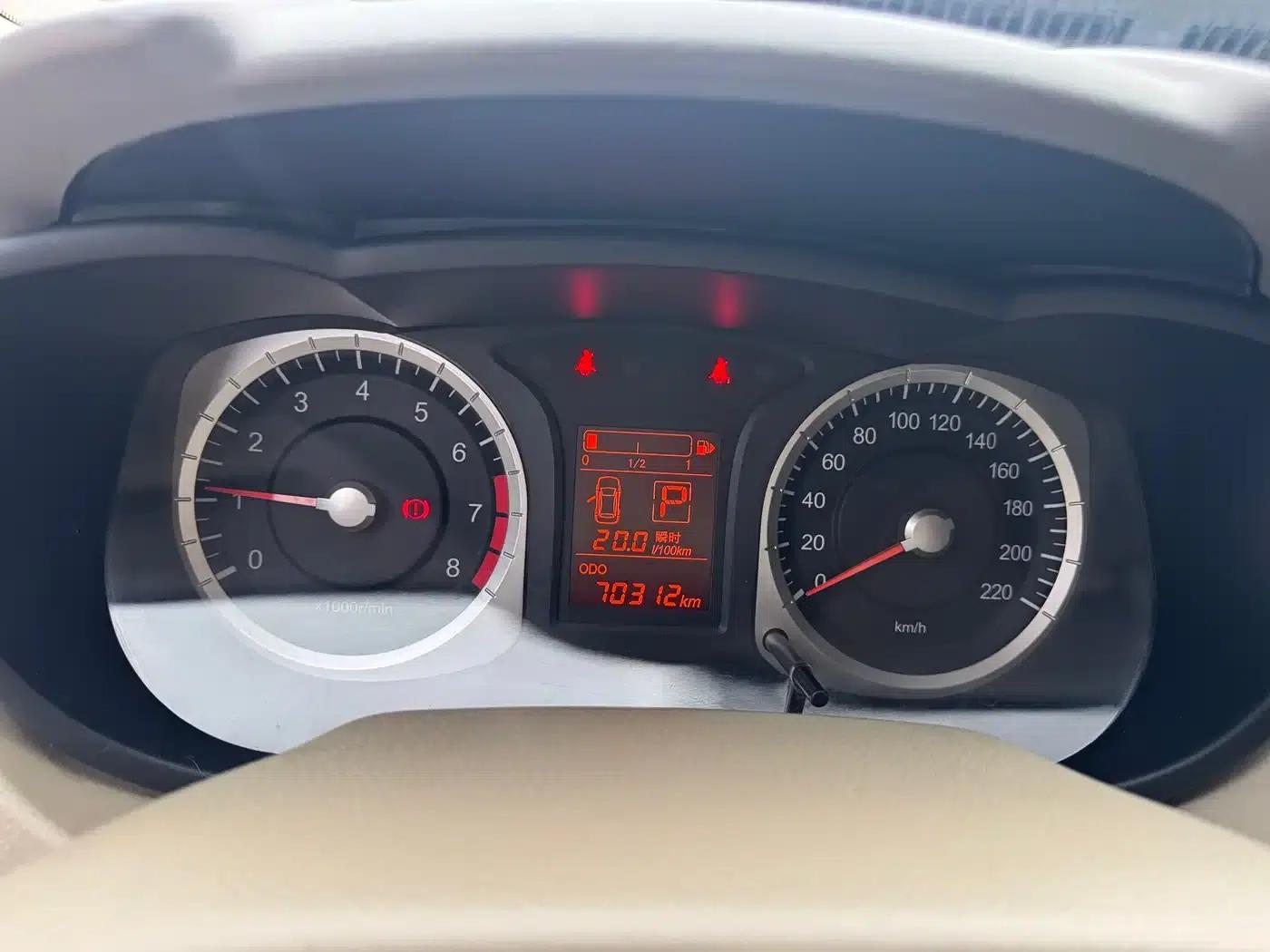Venucia D50 2013 1.6L Automatic Deluxe Edition — миниатюра 15
