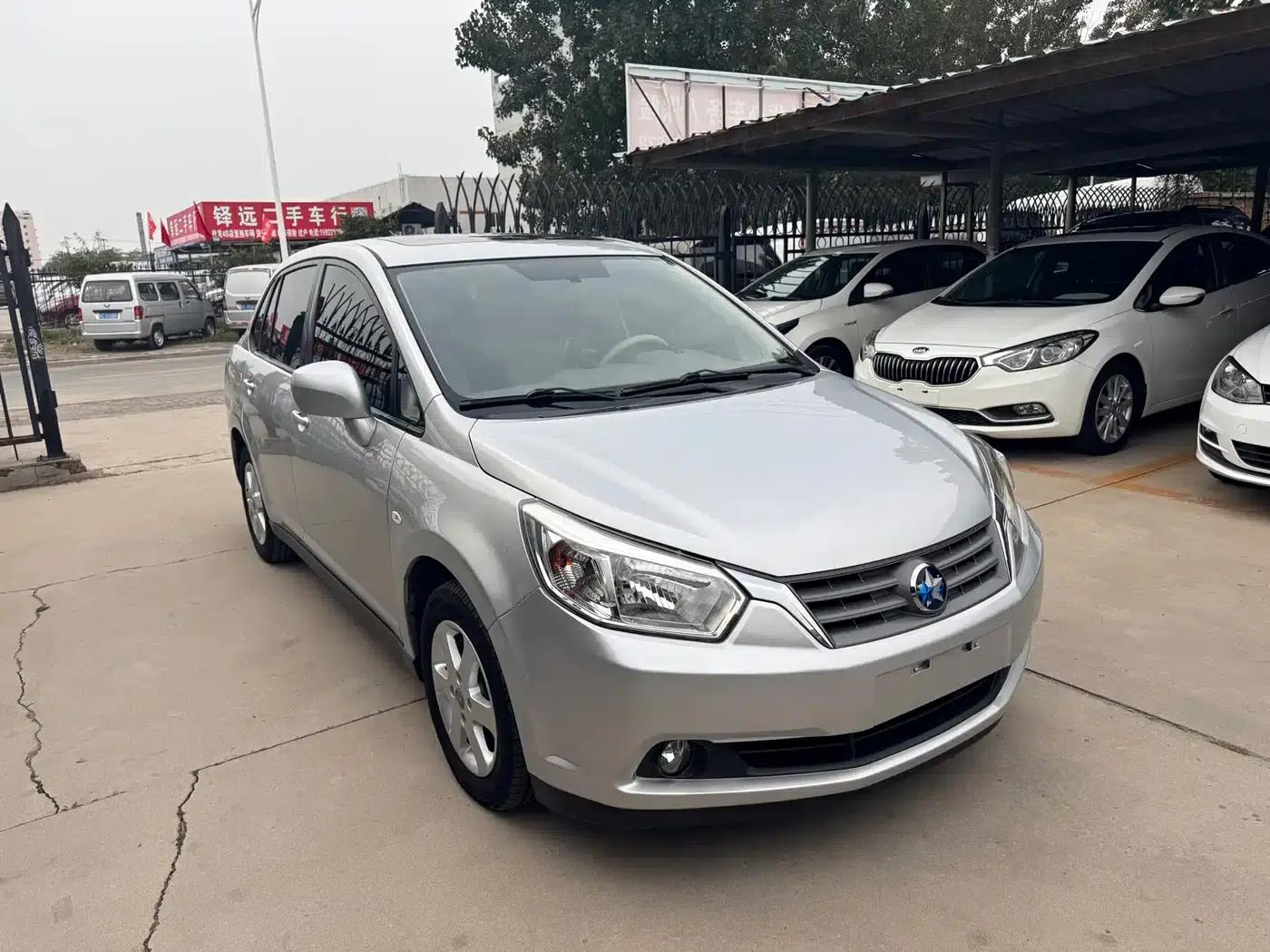 Venucia D50 2013 1.6L Automatic Deluxe Edition — миниатюра 3
