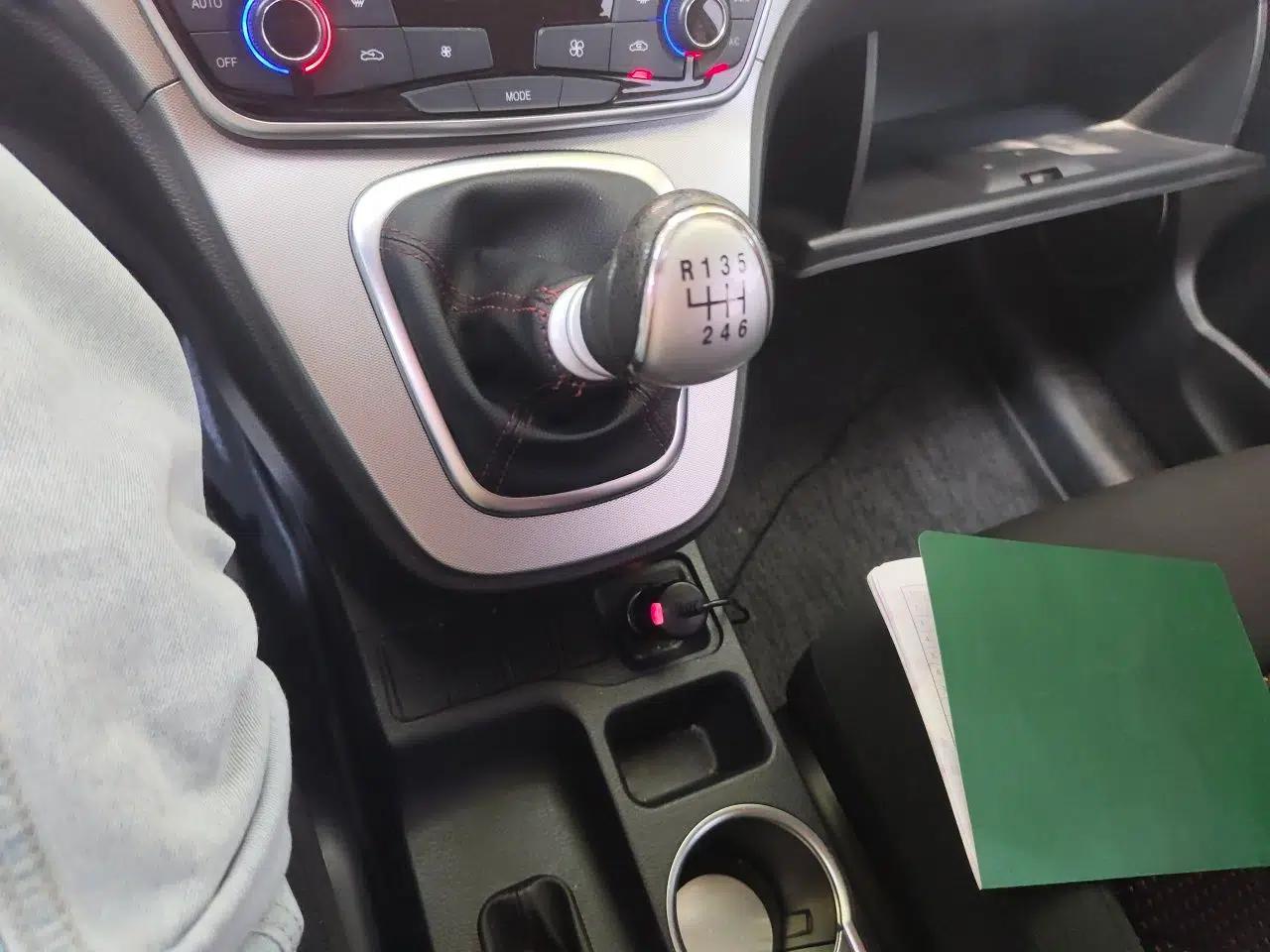 Haval M6 2019 1.5T Manual Two-Wheel Drive Urban Version China VI Standard — миниатюра 14