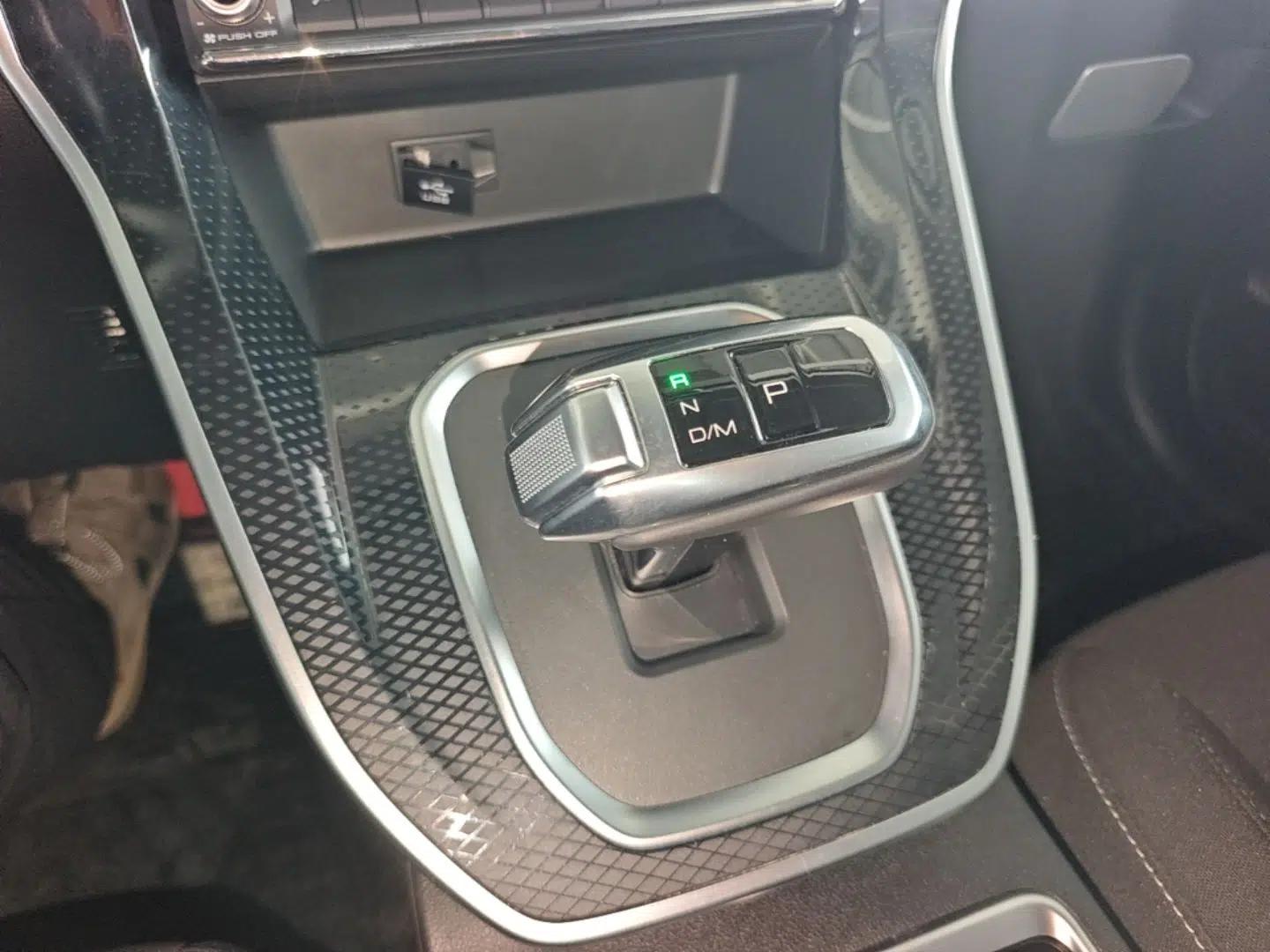 Haval M6 2021 PLUS 1.5T DCT Elite Smart Connectivity Model — миниатюра 21