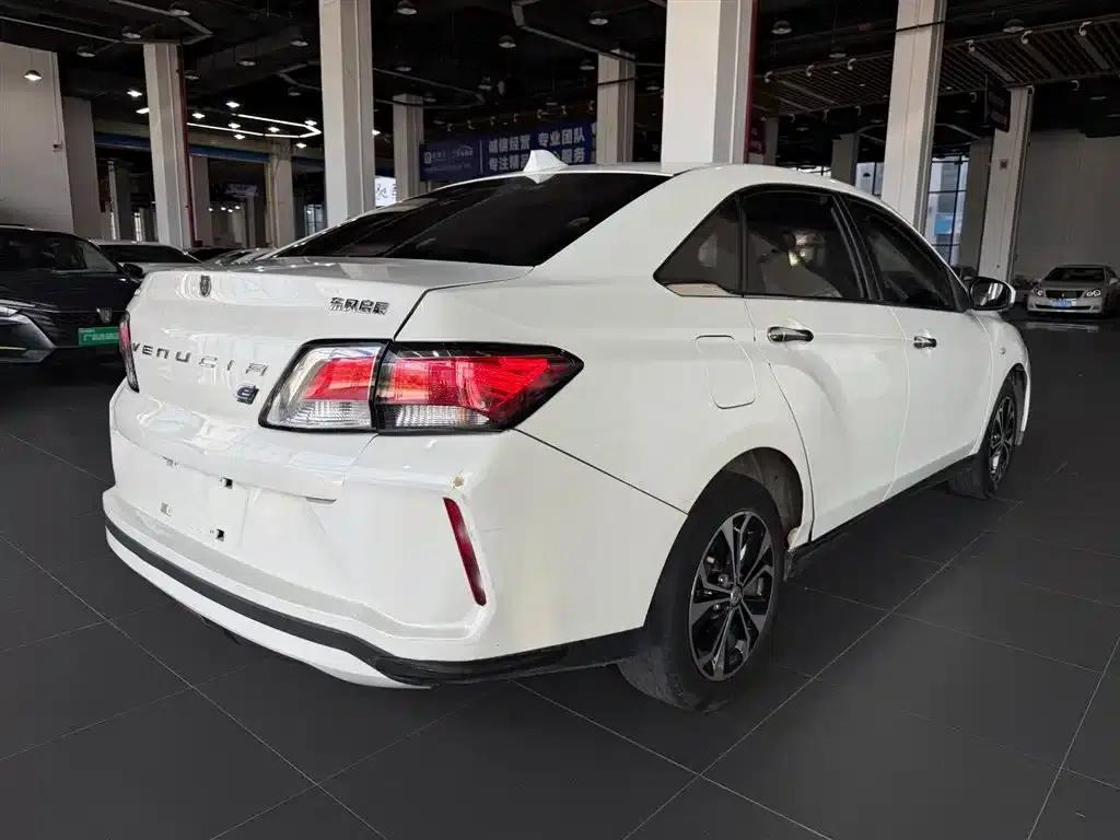Venucia D60EV 2020 Standard Range Smart Edition — миниатюра 6