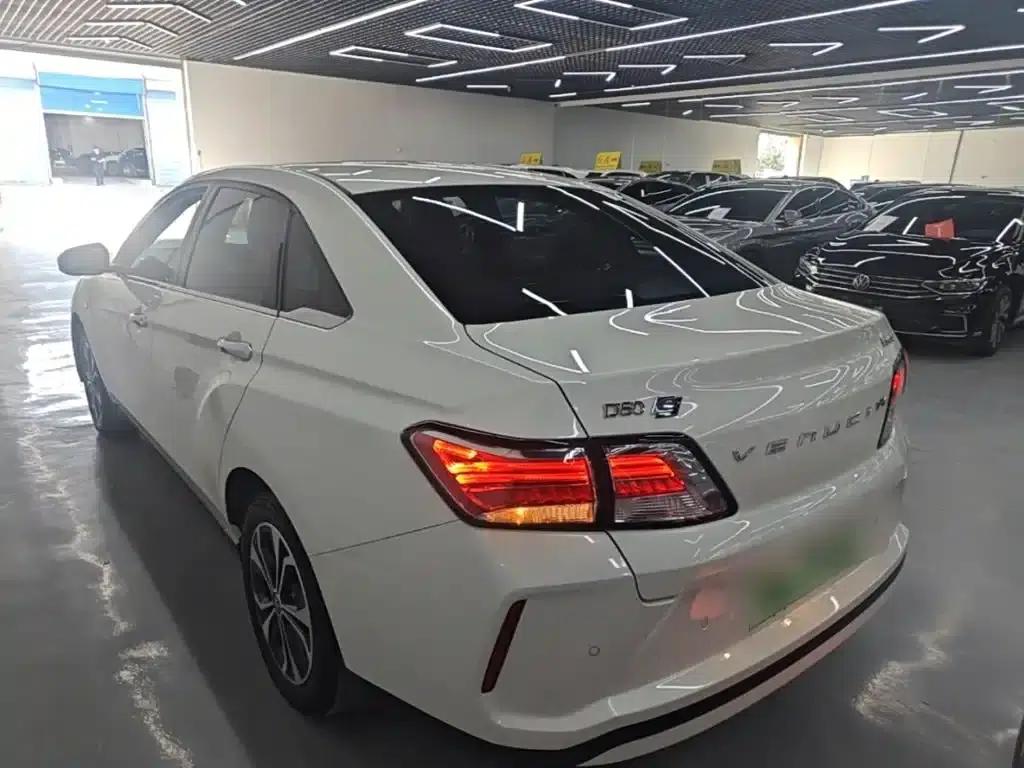 Venucia D60EV 2022 Battery Swapping Version — миниатюра 5