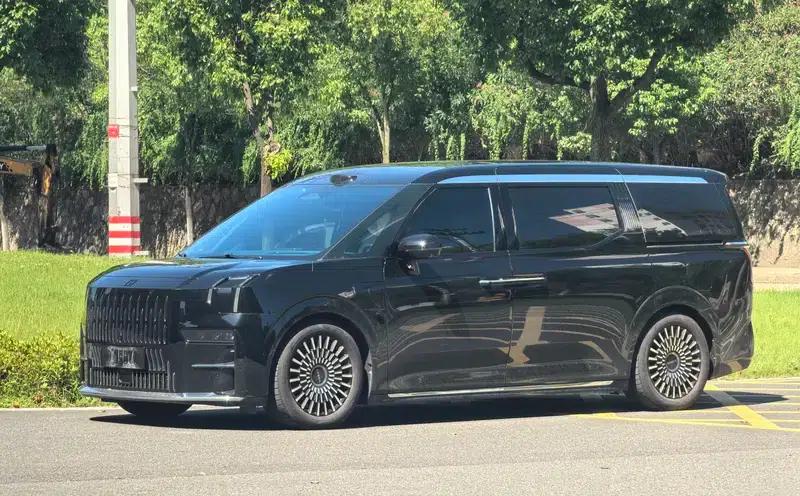 ZEEKR 009 2024 Model, Six-Seat Executive Edition, Four-Wheel Drive, 140kWh — миниатюра 1