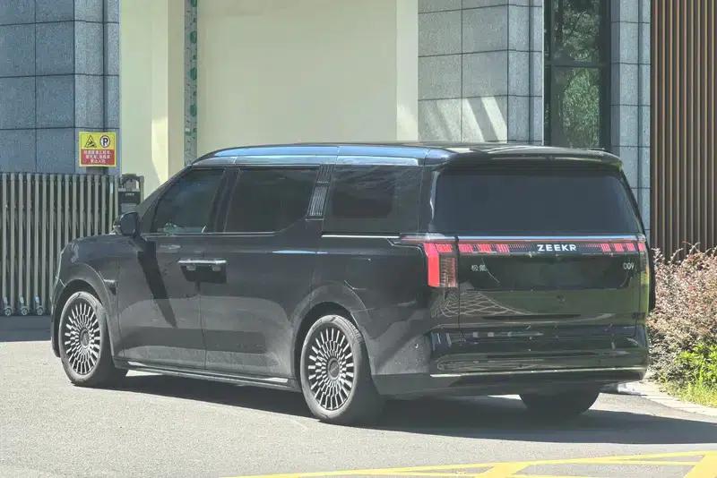 ZEEKR 009 2024 Model, Six-Seat Executive Edition, Four-Wheel Drive, 140kWh — миниатюра 3