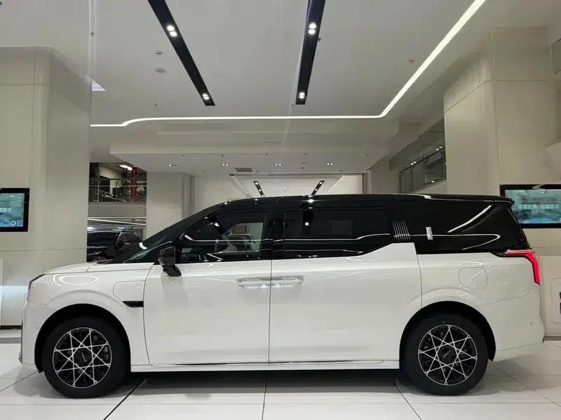 ZEEKR 009 2024 Model, 7-Seat Aisle Version, 2WD, 108kWh — миниатюра 3