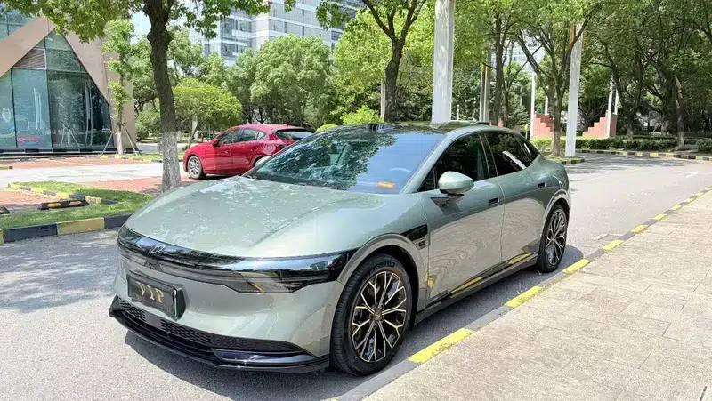 ZEEKR 007 2025 Rear-Wheel Drive Intelligent Driving Edition 75kWh — миниатюра 1