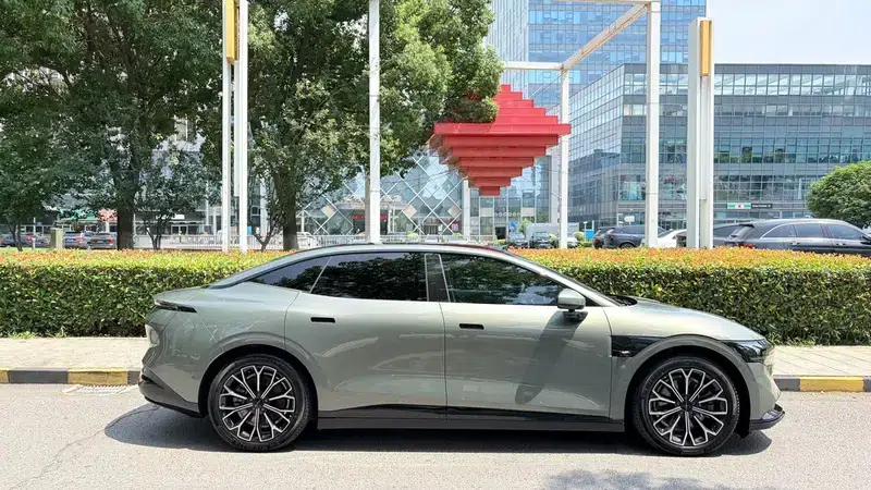 ZEEKR 007 2025 Rear-Wheel Drive Intelligent Driving Edition 75kWh — миниатюра 6