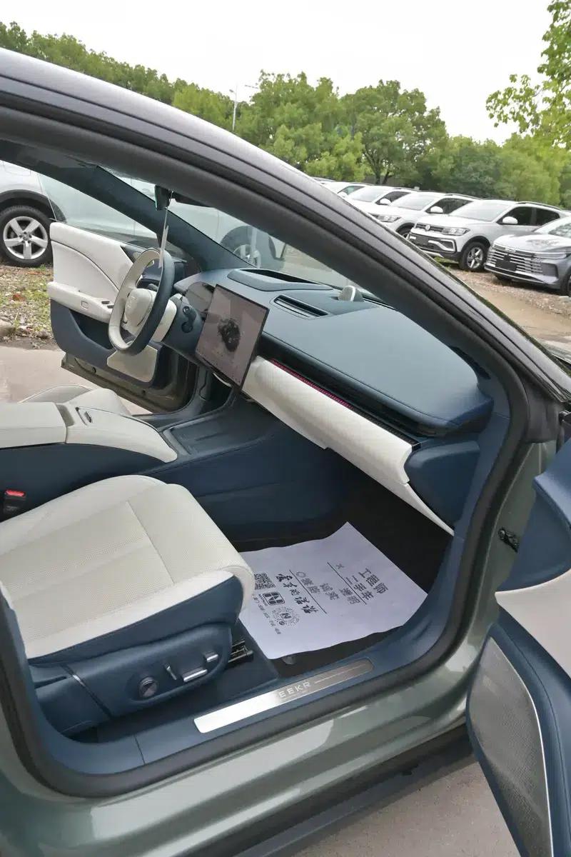 ZEEKR 007 2025 Long Range Rear-Wheel Drive Intelligent Driving Edition 100kWh — миниатюра 11