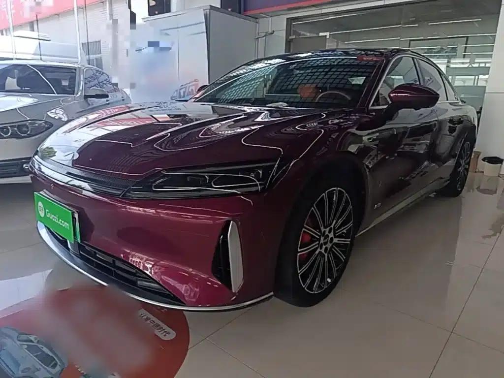 Fengyun A9L 2025 All-Wheel Drive High-Performance Peak Edition — миниатюра 1